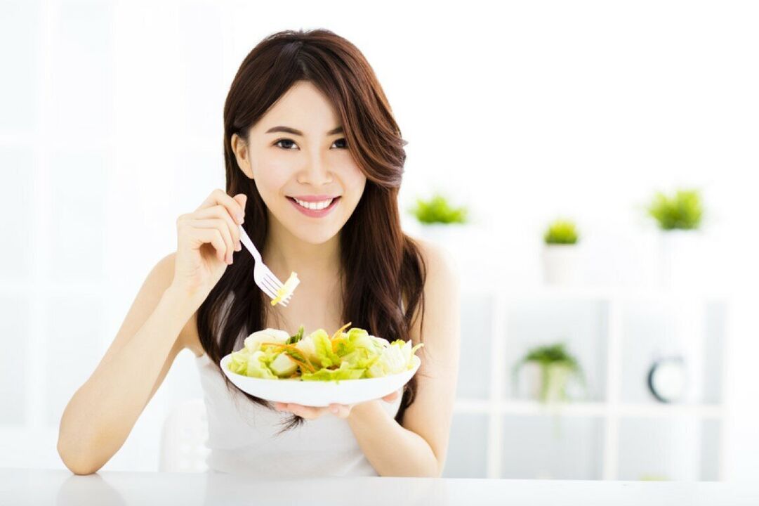The Japanese woman eats a salad